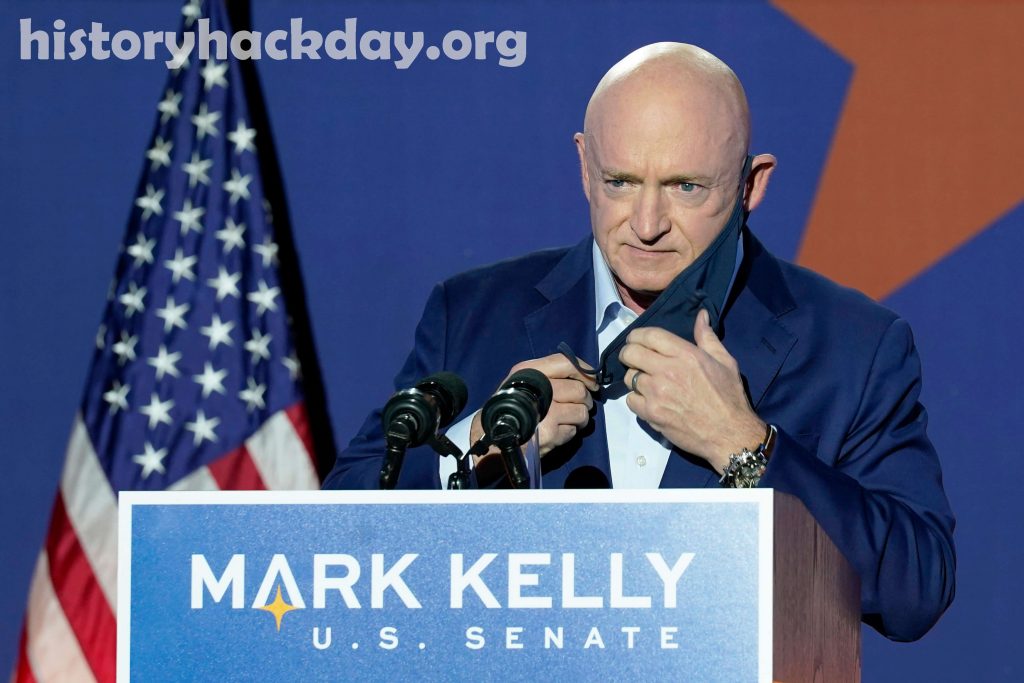 Mark Kelly พรรคเดโมแครตคาดว่าจะพลิกที่นั่งวุฒิสภาของ GOP มาร์คเคลลี่อดีตนักบินอวกาศพรรคเดโมแครตจะเข้ามาดำรงตำแหน่งวุฒิสภาของจอห์นแมคเคนจนถึงปี