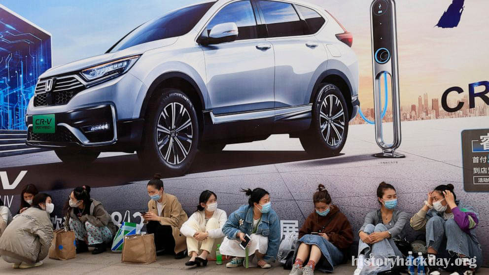 รถ SUV รุ่นใหม่แสดงในงาน China Auto Show ภายใต้การควบคุมของไวรัส โฟล์คสวาเก้นฟอร์ดและแบรนด์จีนเปิดตัว SUV รุ่นใหม่สำหรับจีนเมื่อวันจันทร์