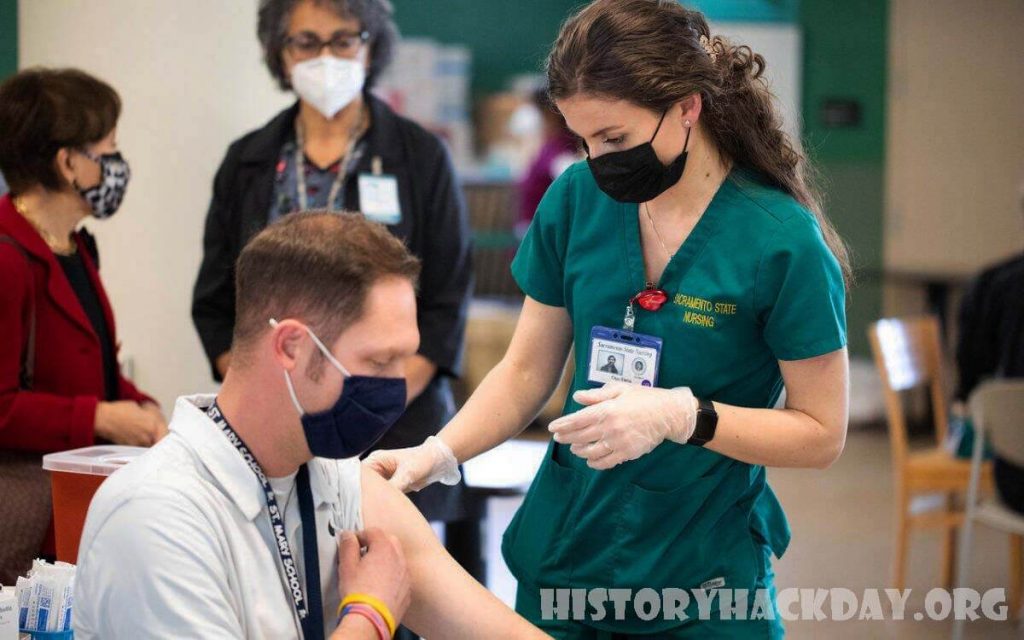 แคลิฟอร์เนียกำหนดให้มีการฉีดวัคซีน การทดสอบสำหรับครูและเจ้าหน้าที่ แคลิฟอร์เนียจะกลายเป็นรัฐแรกในประเทศที่กำหนดให้ครูและเจ้าหน้าที่