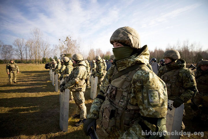 สหรัฐเพิ่มความช่วยเหลือทางทหารแก่ยูเครน หลังความตึงเครียดเพิ่มสูงขึ้น ประธานาธิบดีโจ ไบเดนกล่าวว่าเขาเชื่อว่า วลาดิมีร์ ปูติน ไม่ต้องการ