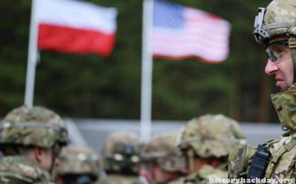กองทหารราบทางอากาศของสหรัฐฯ เดินทางถึงโปแลนด์ ท่ามกลางความตึงเครียด ทหารและยุทโธปกรณ์ระดับสูงของสหรัฐฯ สองสามโหลถูกพบเห็น