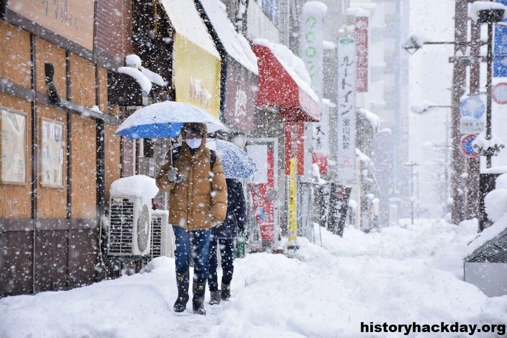 หิมะตกหนักทางตอนเหนือของญี่ปุ่น หิมะตกหนักทางตะวันตกเฉียงเหนือ ของ ญี่ปุ่นตั้งแต่สุดสัปดาห์ที่ผ่านมาทำให้มีผู้เสียชีวิตอย่างน้อย 3 คน