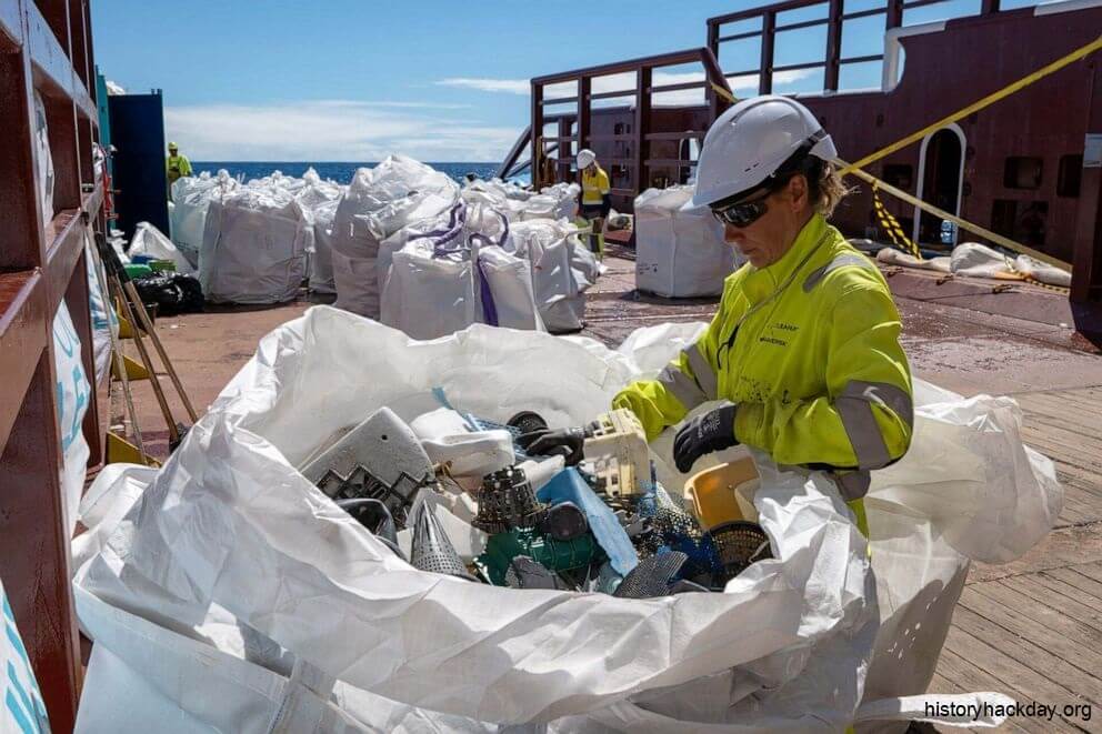 บันทึกถังขยะที่นำมาจากแพทช์ขยะแปซิฟิก ทีมทำความสะอาดมหาสมุทรได้จับขยะจำนวนมากที่สุดเท่าที่เคยนำมาจากหนึ่งในขยะที่ใหญ่ที่สุดในโลก