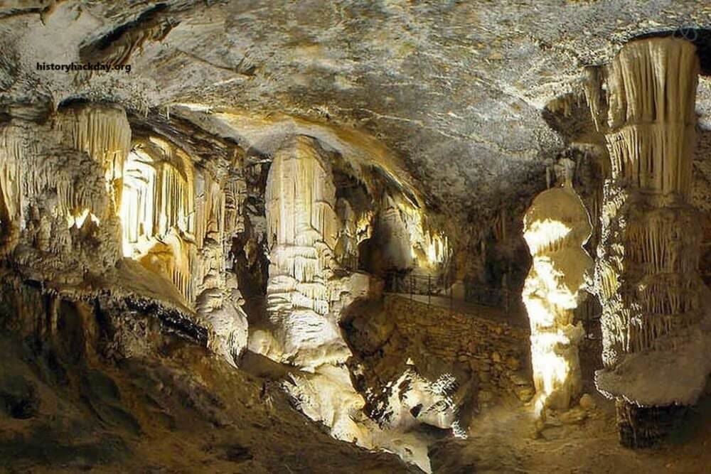มีผู้เสียชีวิต 5 รายติดอยู่ในถ้ำในสโลวีเนีย เจ้าหน้าที่ 5 คนติดอยู่ในถ้ำทางตะวันตกเฉียงใต้ของสโลวีเนีย ไม่สามารถออกไปได้