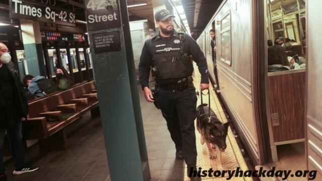 กองกำลังพิทักษ์ชาติจะประจำการในสถานีรถไฟใต้ดินนครนิวยอร์ก ในการปราบปรามอาชญากรรม รัฐบาล Kathy Hochul กล่าวเมื่อวันพุธว่า
