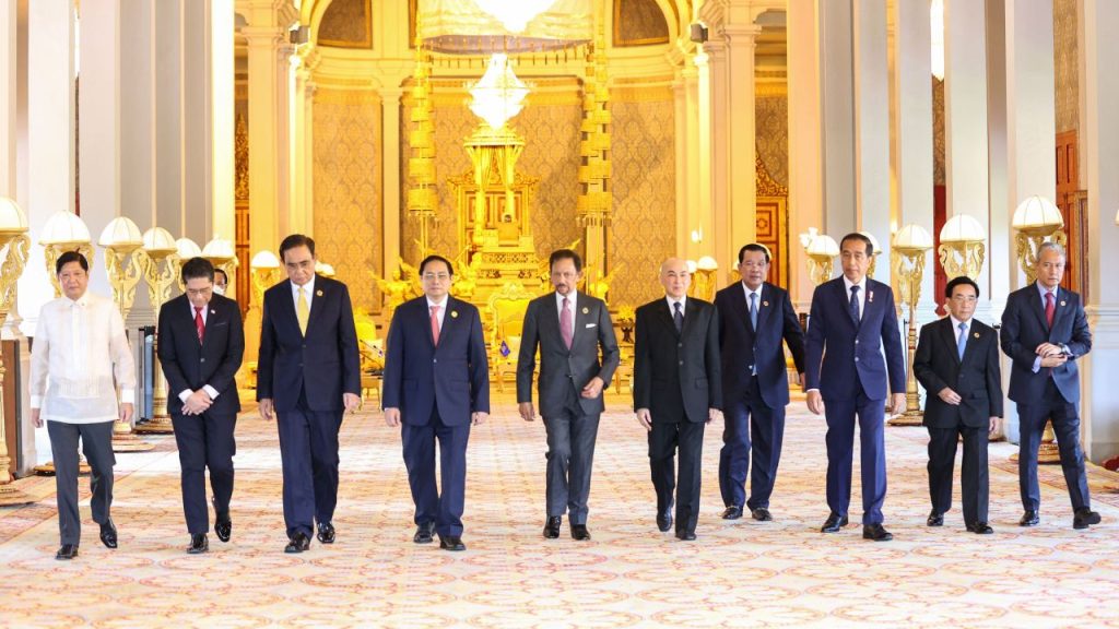 เมื่อมหาอำนาจใหญ่
